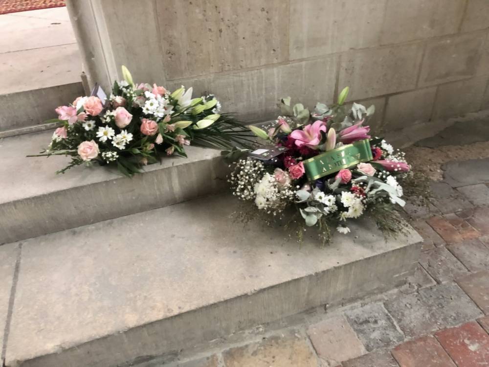 fleurs-tombe